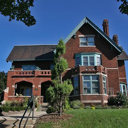 The Brumder Mansion Milwaukee Exterior photo