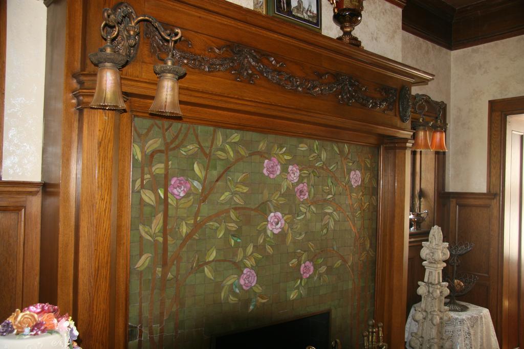 The Brumder Mansion Milwaukee Exterior photo