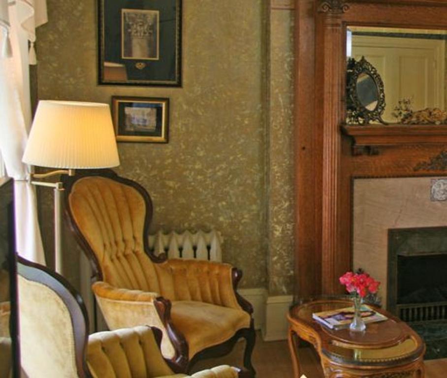 The Brumder Mansion Milwaukee Room photo