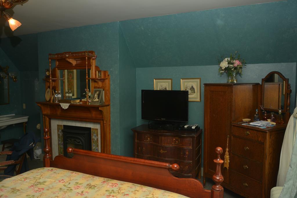 The Brumder Mansion Milwaukee Room photo
