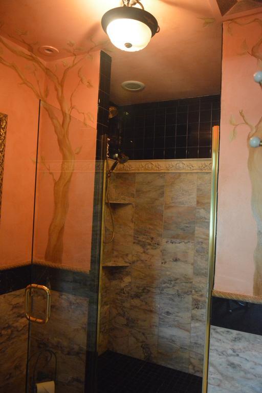 The Brumder Mansion Milwaukee Room photo
