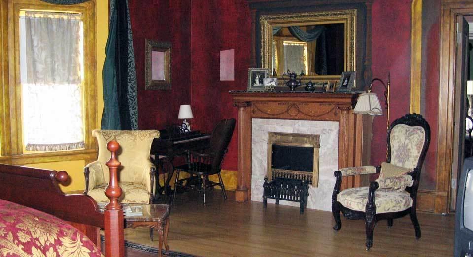 The Brumder Mansion Milwaukee Room photo