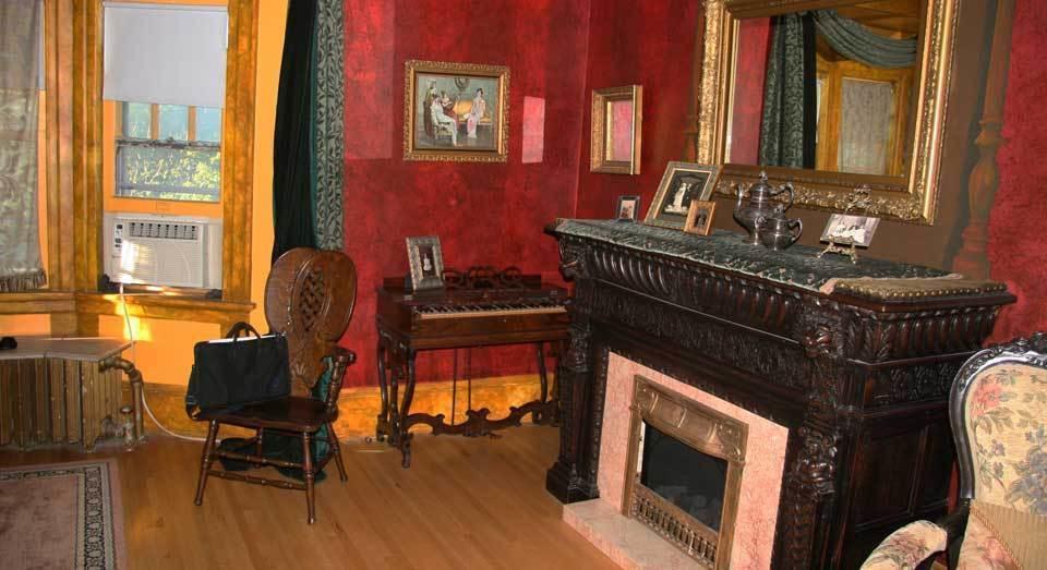 The Brumder Mansion Milwaukee Room photo