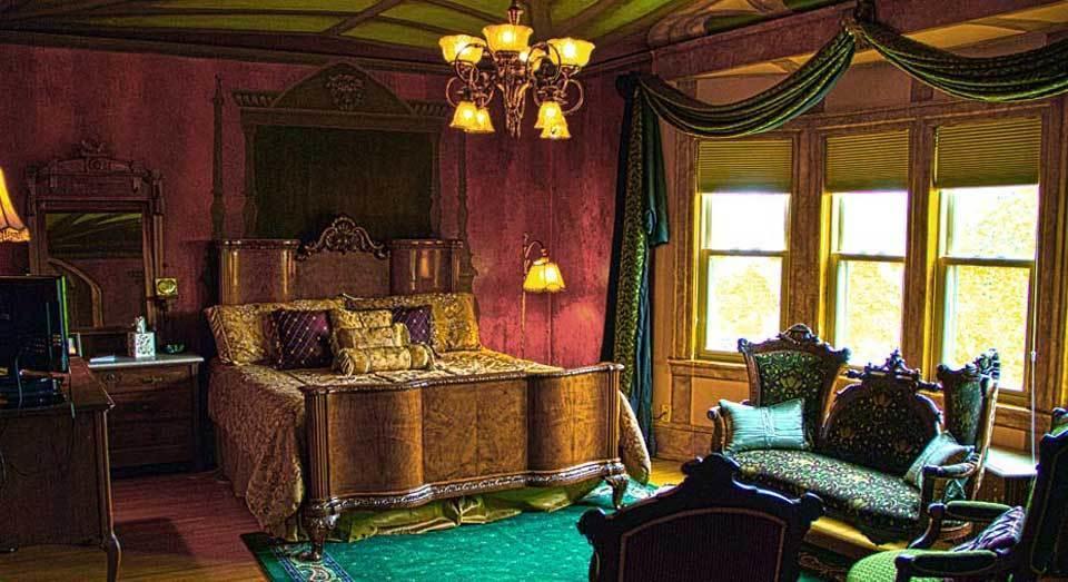 The Brumder Mansion Milwaukee Room photo