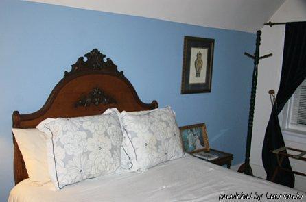 The Brumder Mansion Milwaukee Room photo