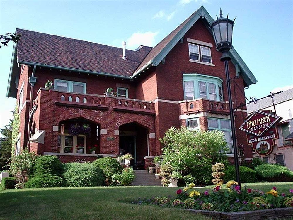 The Brumder Mansion Milwaukee Exterior photo